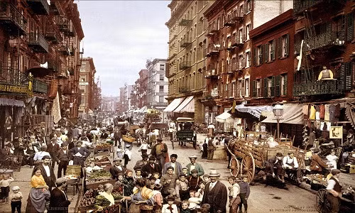 Phố Mulberry nhộn nhịp vào đầu thế kỷ 20. Một số bức ảnh màu về thành phố New York như thế này được tạo ra nhờ công nghệ Photochrom.