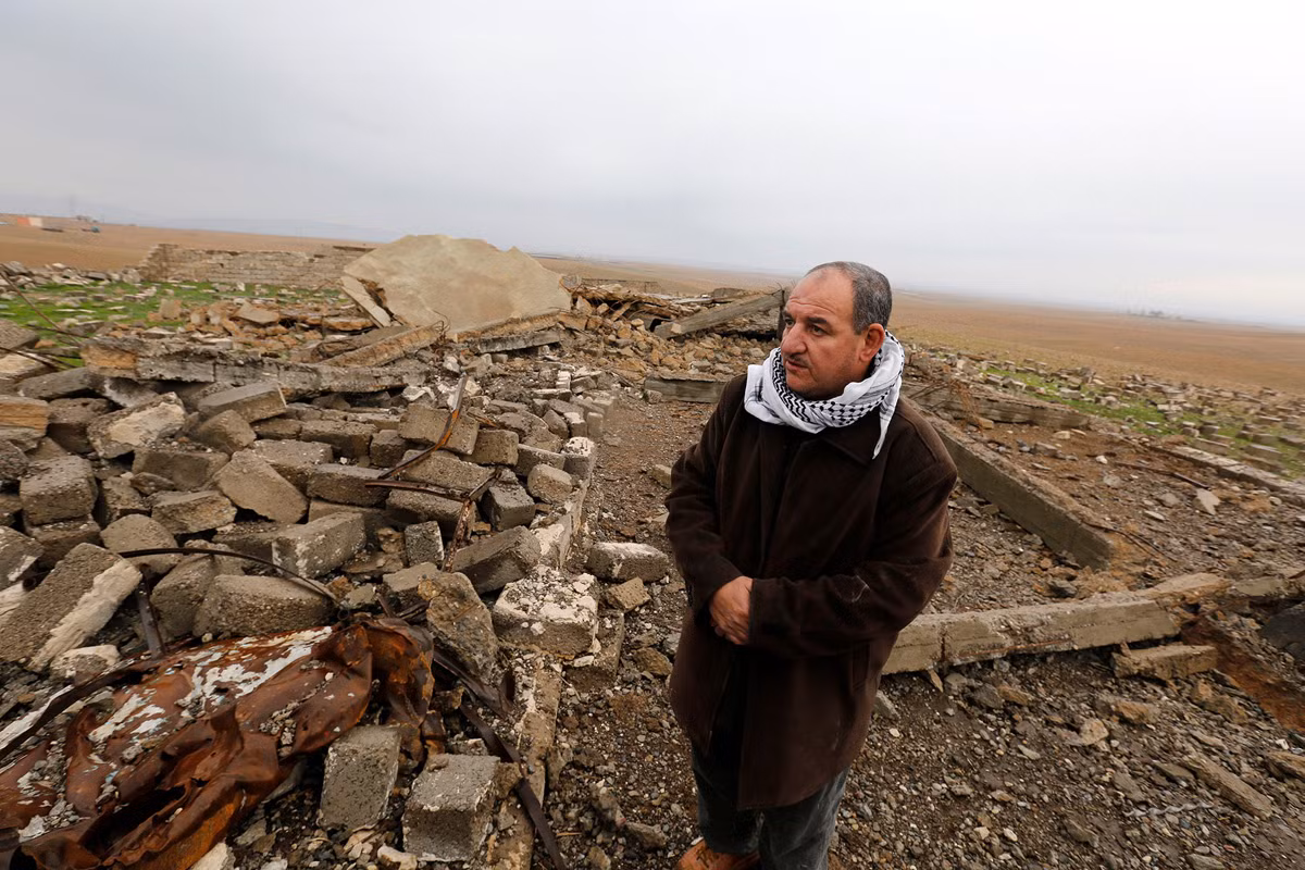 Sami Yuhanna thăm trang trại của ông vốn bị phá hủy trong các cuộc giao tranh ở Qaraqosh. Ảnh: The Atlantic.