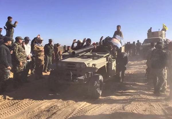 “Nguồn tin tình báo mà chúng tôi nhận được cho thấy có hơn 6.000 tay súng IS ở Mosul và khoảng 3.400 chiến binh trong số đó đã bị tiêu diệt trong các cuộc giao tranh với lực lượng quân sự Iraq ở Mosul”, người phát ngôn Bộ Quốc phòng Iraq, Laith al-Naimi, cho hay. Ảnh: FNA.