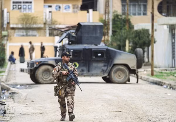 “Lực lượng chống khủng bố Iraq đã giải phóng quận al-Matahen và cắm cờ trên các tòa nhà”, Tướng Yarallah cho hay. Ảnh: FNA.