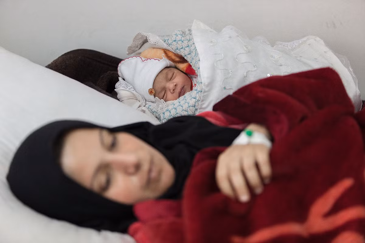 Shahad Muthanah, một y tá trong bệnh viện Qayyarah, từng sống ở Mosul khi nhóm khủng bố IS chiếm đóng thành phố này. Ảnh: AJ.