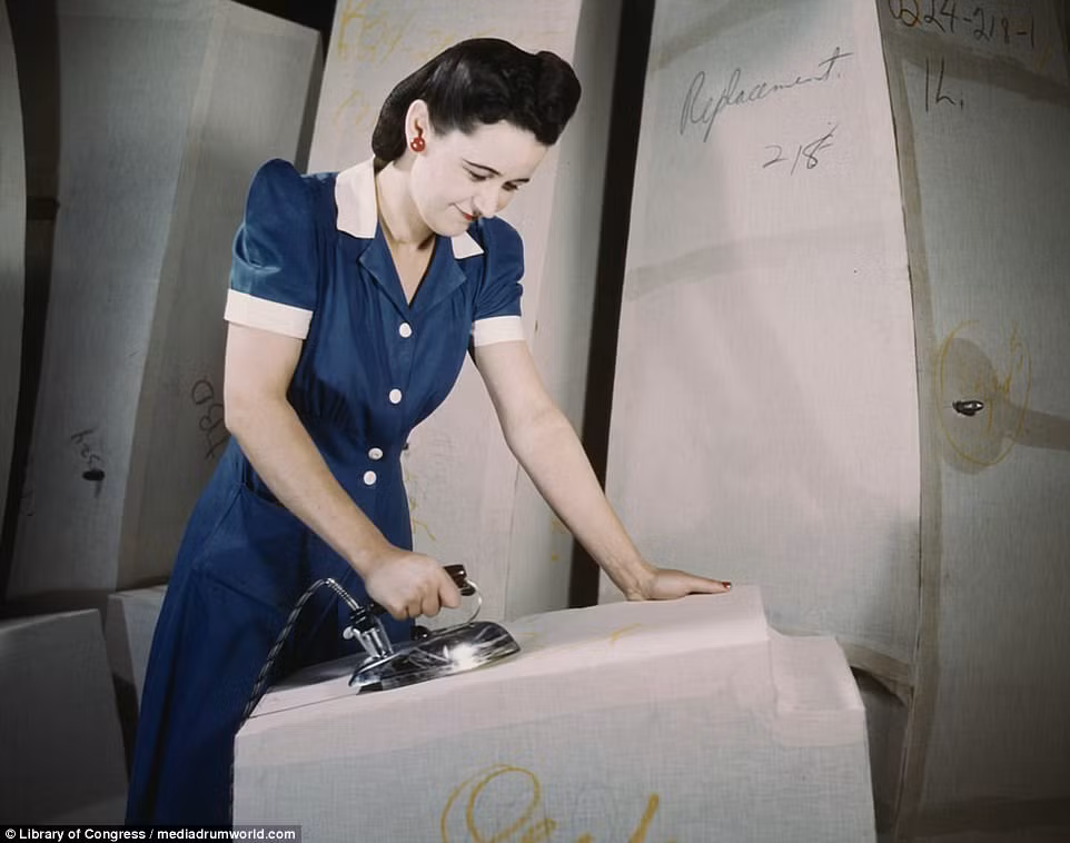 Một nữ công nhân tại nhà máy Goodyear Tire and Rubber ở Akron, bang Ohio, năm 1943.