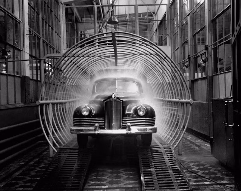 Chiếc ô tô ZIS 110 mới đang được kiểm tra năm 1947. Ảnh: ER.