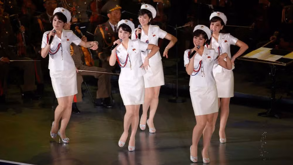 Năm 2013, 12 ngôi sao nhạc pop nổi tiếng của Triều Tiên đã bị bắt và xử tử vì “làm phim người lớn”. Các thành viên trong gia đình của 12 người này đã bị đưa tới trại tập trung.