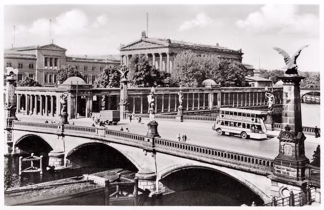 Quang cảnh một cây cầu ở thủ đô Berlin. Ảnh: VT.