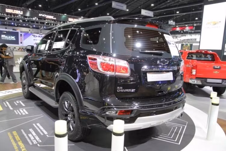Tại thị trường rất gần với Việt Nam là Thái Lan, Trailblazer được trang bị duy nhất một loại động cơ 2.5l Duramax turbodiesel cho tất cả các phiên bản, với công suất tối đa chỉ 180 mã lực nhưng lại có mô-men xoắn cực đại lên tới 440 Nm ở vòng tua chỉ từ 2000 rpm. Theo dự kiến, mẫu xe này sẽ được bán ra trong tháng 1/2017 với giá bán chưa được công bố.