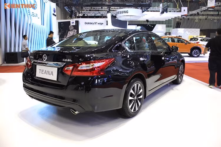 Còn được biết tới với tên gọi Altima tại Mỹ, Nissan Teana 2017 là phiên bản nâng cấp giữa vòng đời (facelift) của thế hệ Teana thứ 3 (thế hệ thứ 5 với Altima), vốn đã ra mắt từ năm 2012.