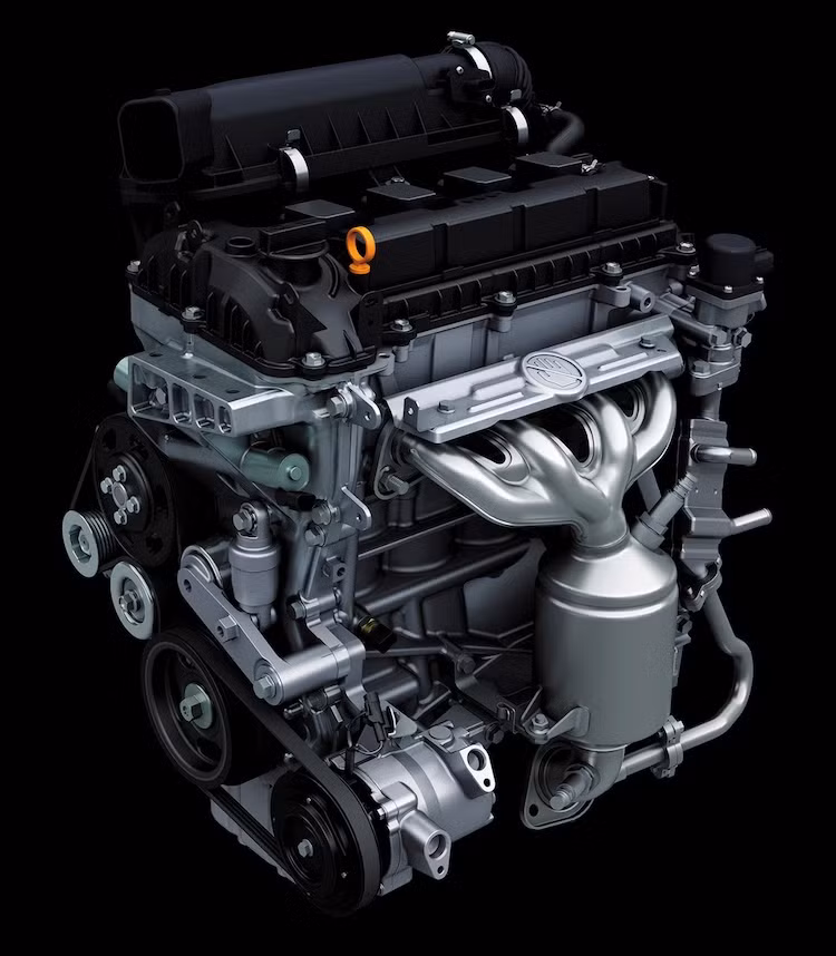 Tại Nhật Bản, Suzuki Swift thế hệ mới sẽ có 7 phiên bản khác nhau với 3 loại động cơ chạy xăng. Phiên bản cơ bản của xe sẽ sở hữu máy 1.4l nạp khí tự nhiên, ngoài ra xe còn có bản xăng-điện hybrid với động cơ tương tự nhưng có thêm mô-tơ điện trợ lực. Trong khi đó, bản thể thao nhất RSt sẽ được trang bị động cơ tăng áp BoosterJet 1.0l mới.