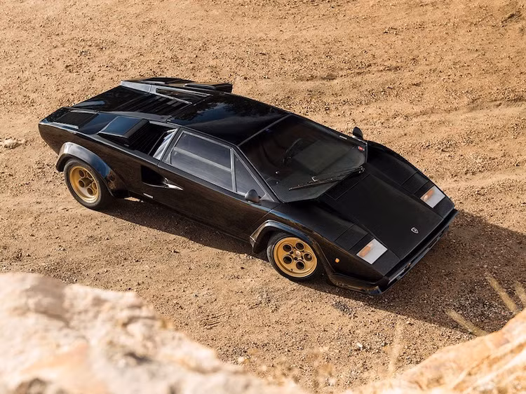 Kể từ năm 1974 tới 1990, Lamborghini đã sản xuất ra tổng cộng 2049 chiếc Countach. Trong đó, chỉ có 50 chiếc Countach LP400 S Series 1 từng được sản xuất chỉ trong 1978 - 1979. Chiếc xe này ban đầu đã được mua tại đại lý Lamborghini Dusseldorf ở Đức. Sau đó vào năm 1984 tới nay, "hộ khẩu" của xe đã được rời tới Mỹ.