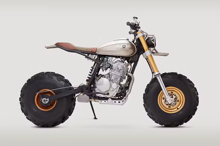 Bản độ Honda XR650L "bánh béo" cực độc này giống như một lời khẳng định của các tay thợ từ Classified Moto, khi họ đã chán phải nghe những "anh hùng bàn phím" phàn nàn về những lỗi nhỏ nhất trên các tác phẩm của xưởng. Chính vì vậy, họ đã tạo ra một chiếc xe thật "điên", khiến những kẻ "rỗi việc" này tha hồ chê bai.
