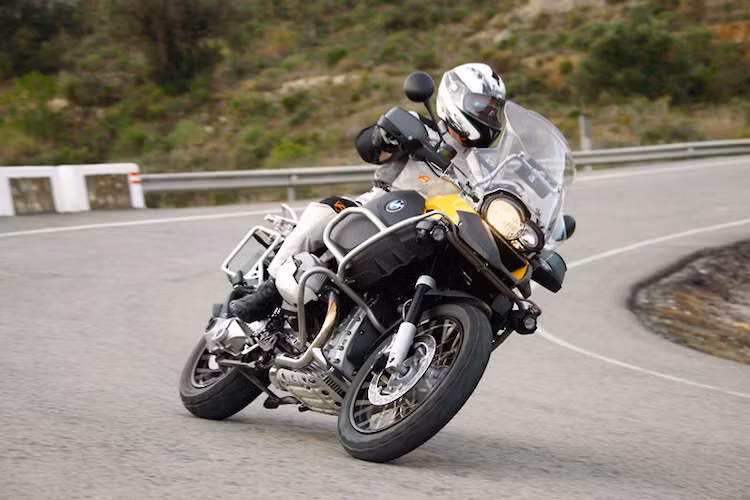 Xếp sau Yamaha là thương hiệu môtô Đức BMW. Nổi tiếng bởi trình độ kỹ thuật và cơ khí cao, tuy nhiên những dòng xe của người Đức đã phải triệu hồi tổng cộng 44 lần trong thập kỷ qua.