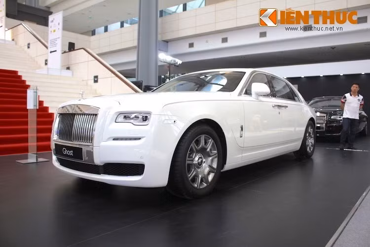 Trong năm 2016, hàng loạt các doanh nghiệp nhập khẩu và phân phối xe tại Việt Nam đã đón nhận một tin không vui khi cơ quan của Bộ Tài chính đã vào cuộc xác định lại cách tính thuế của gần 1.000 ôtô diện nghi vấn, phát hiện có tình trạng khai báo trị giá hải quan xe nhập khẩu thấp hơn giá thị trường và truy thu thuế với một số hãng xe lớn vào quý 4/2016 gồm Jaguar Land Rover, BMW và Rolls-Royce.