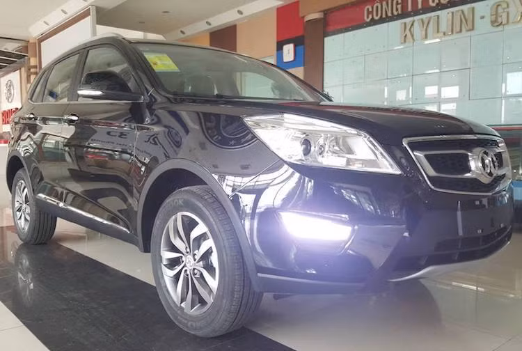 BAIC là một tập đoàn xe hơi trực thuộc trung ương Trung Quốc, và cũng là nhà liên doanh với khá nhiều hãng xe như Hyundai, Mercedes... Bên cạnh việc liên doanh với các xe ô tô hãng lớn, BAIC cũng tự sản xuất các dòng xe. Để cạnh tranh trong phân khúc crossover cỡ C, hãng đã cho ra mắt chiếc xe ôtô BAIC XG5 với "tham vọng" cạnh tranh với các đối thủ Nhật như Mazda CX-5.