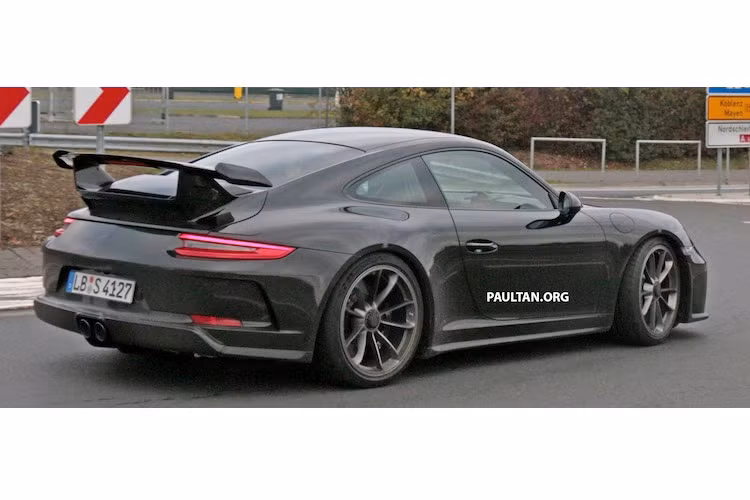 Dù đã khá hoàn thiện, nhưng hiện vẫn chưa rõ khi nào hãng xe Porsche sẽ chính thức ra mắt GT3 2017. Tuy nhiên nhiều khả năng phiên bản này sẽ được chính thức ra mắt tại triển lãm Geneva - nơi nhiều hãng siêu xe chọn làm điểm giới thiệu các dòng xe mới nhất.