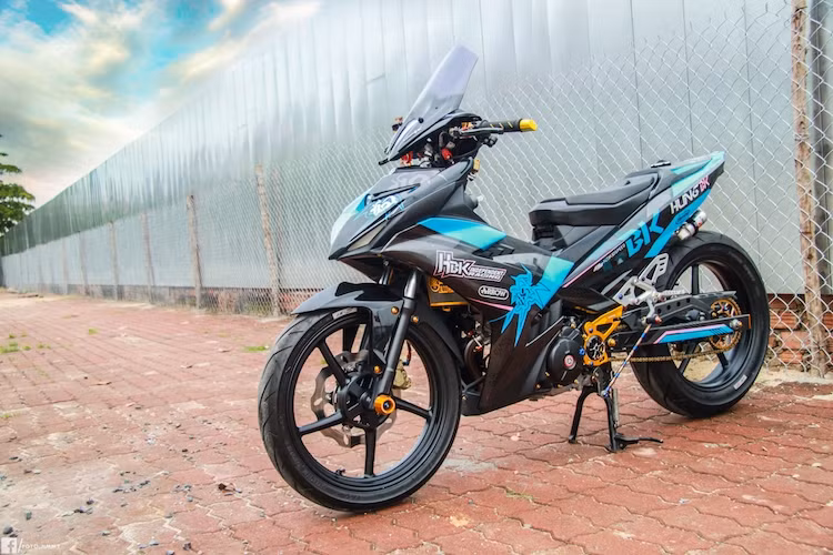 Có thể coi là dòng xe côn tay phân khối nhỏ được ưa chuộng nhất Việt Nam hiện nay, hàng ngàn biker Việt đã "cá nhân hóa" Yamaha Exciter 150 bằng cách độ lại nó. Hiện nay, đa số những người chơi xe đều độ Exciter 150 theo phong cách "kiểng", lên đồ chơi, độ bánh lớn hoặc độ công suất - hiệu năng.