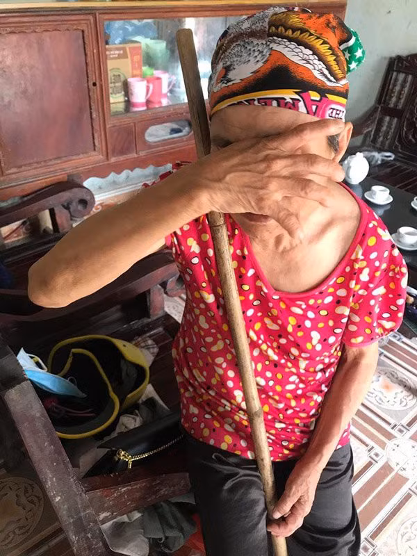 Bo ep con gai quan he tinh duc den sinh con khi van dang chiu tang vo?