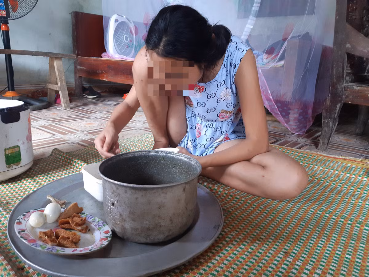 Một bữa ăn đạm bạc của em H.