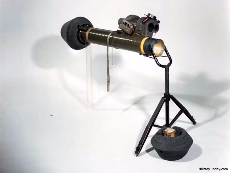  Tên lửa M47 Dragon có chiều dài 1154 mm, đường kính 140 mm và chỉ cần duy nhất 1 người điều khiển. Loại tên lửa này có tầm bắn hiệu quả khoảng 1000 mét và tầm bắn tối đa khoảng 1500 mét. Nguồn ảnh: Military.