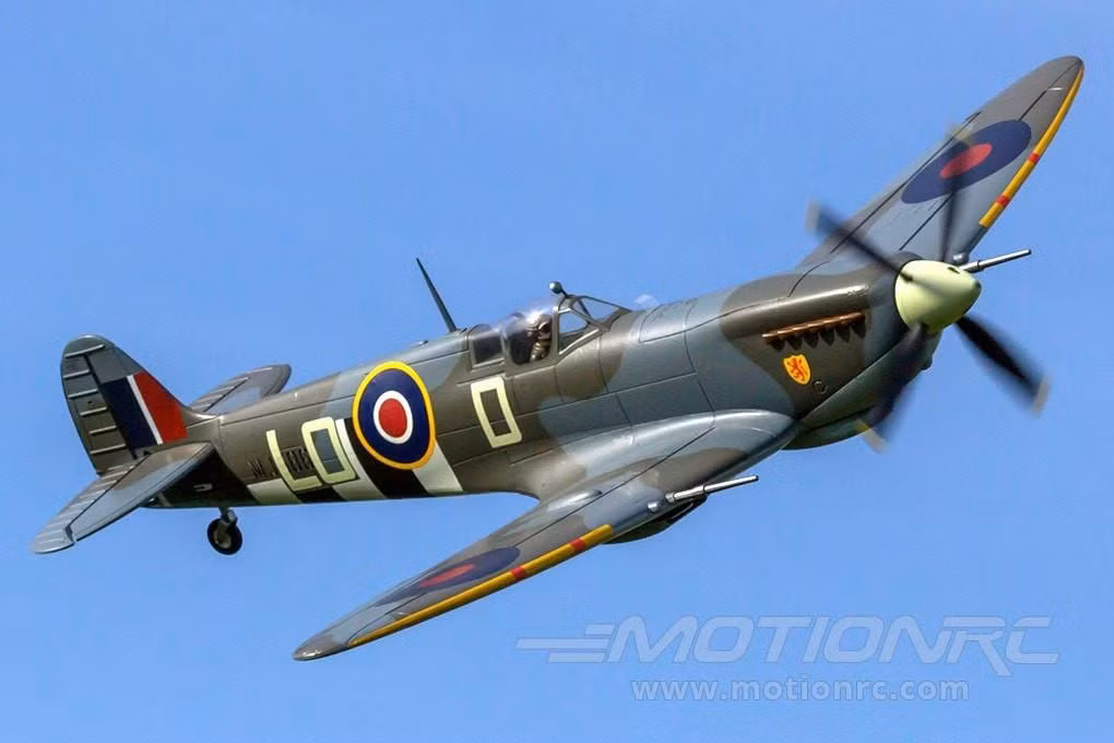 Một trong số những chiếc Spitfire hiếm hoi vẫn còn chạy tốt trong thế kỷ 21. Ảnh: Motionrc.
