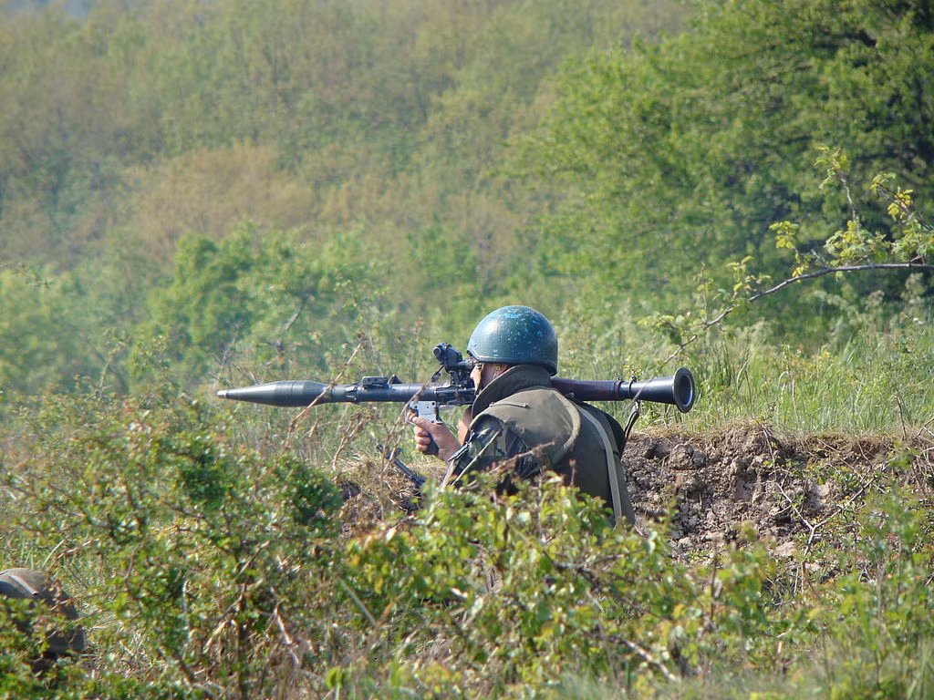 Tư thế ngắm bắn súng phóng lựu chống tăng RPG-7 "đúng điệu". Nguồn ảnh: Wiki.