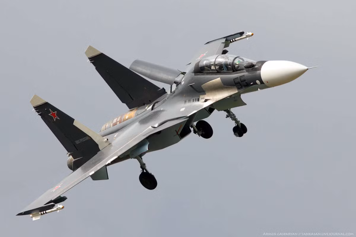 Chuyến bay thử thành công đầu tiên của tiêm kích đa năng Su-30SM được thực hiện từ tháng 9/2012 và tới tháng 11 cùng năm, không quân Nga đã nhận được những chiếc Su-30SM đầu tiên. Nguồn ảnh: Yave.