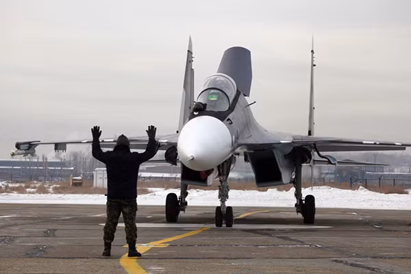 Được thiết kế dựa trên phiên bản Su-30MKI dành cho Không quân Ấn Độ, Su-30SM sử dụng động cơ với lực đẩy lớn hơn cùng hệ thống điện tử hàng không tiên tiến. Có thể xem đây là biến thể tốt nhất của dòng chiến đấu cơ Su-30 ở thời điểm hiện tại. Nguồn ảnh: Thaimilitary.