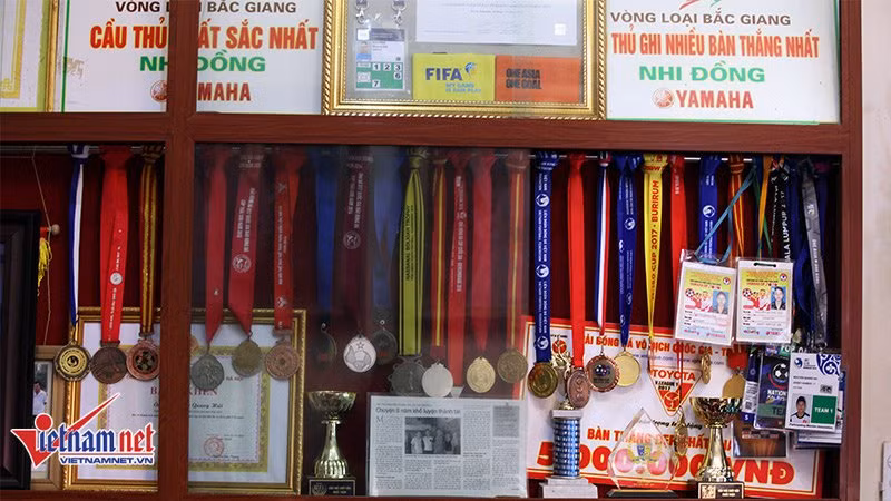 Gia tài vô giá trong sự nghiệp thi đấu của tiền vệ sinh năm 1997.