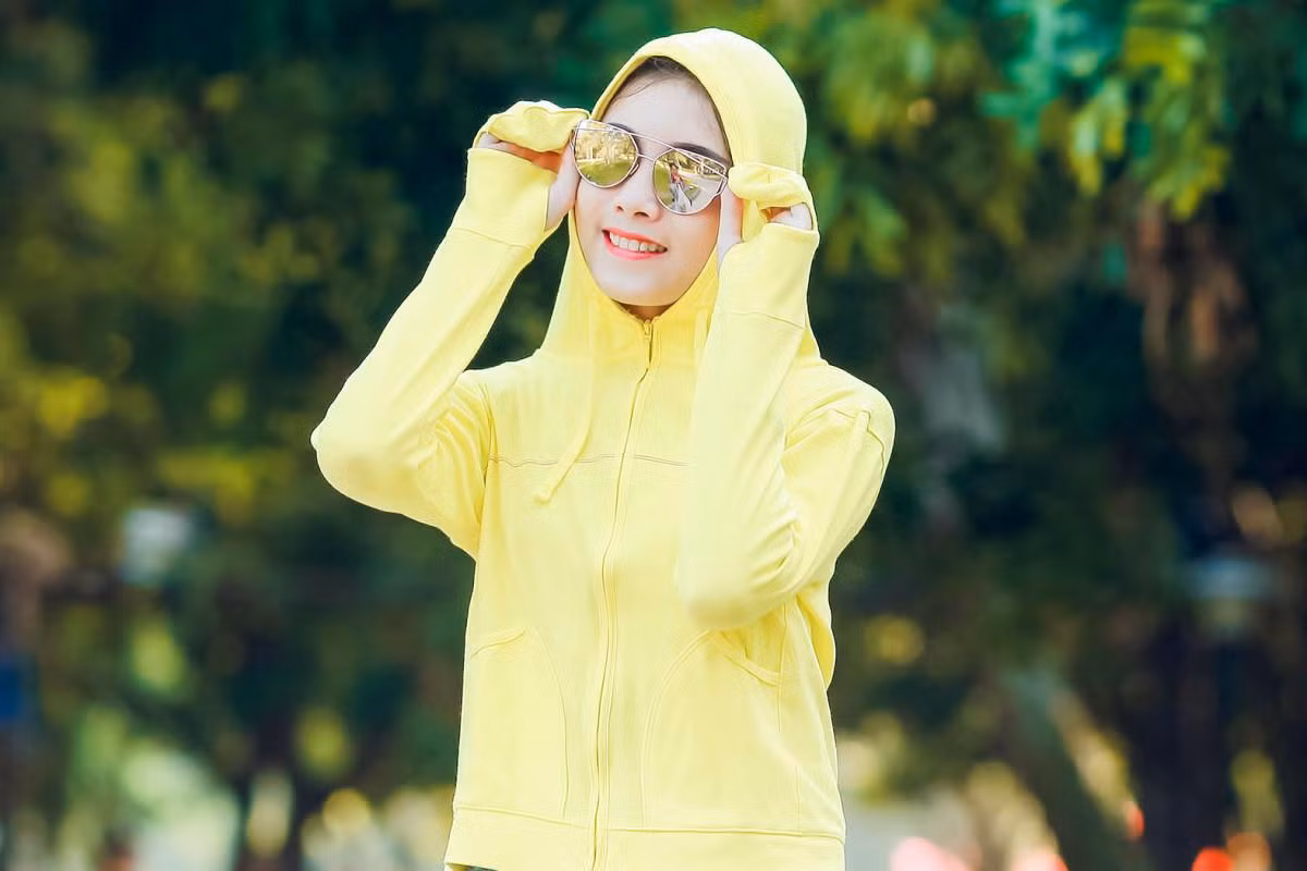Sử dụng các phụ kiện chống nắng để giúp làn da được bảo vệ và chăm sóc tốt hơn