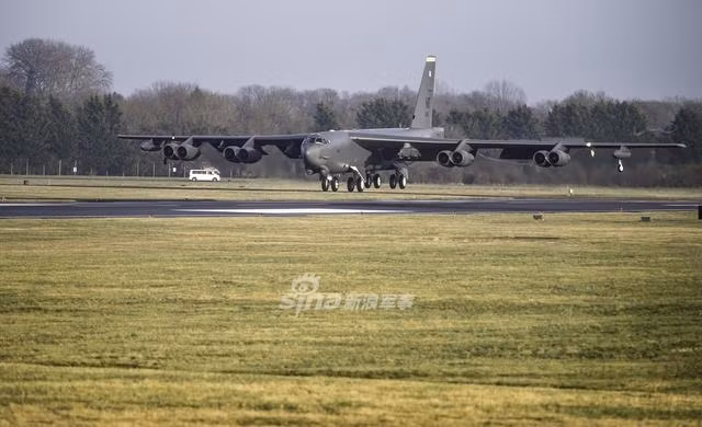 Tới ngày nay, B-52H là phiên bản máy bay ném bom chiến lược duy nhất trong dòng B-52 mà Không quân Mỹ còn tiếp tục sử dụng. Dự kiến, Không quân Mỹ sẽ còn sử dụng loại máy bay này tới tận năm 2040. Nguồn ảnh: Sina.