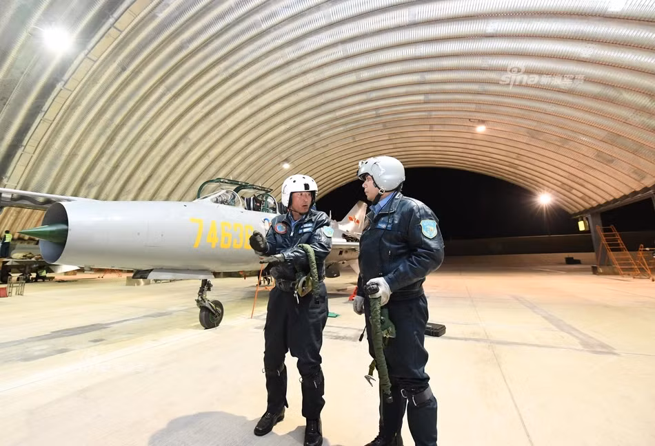 Dù đã ra đời từ 50 năm trước đây, tuy nhiên tới nay J-7 và MiG-21 của Liên Xô vẫn còn hoạt động trong nhiều lực lượng Không quân trên thế giới, bao gồm cả Việt Nam. Nguồn ảnh: Sina.