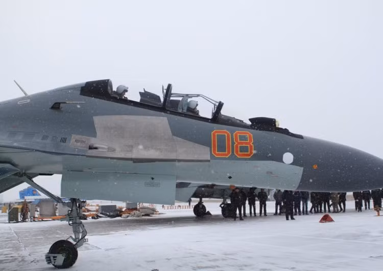 Vừa mới nửa tháng trước thôi, Không quân Nga đã nhận được chiếc chiến đấu cơ Su-30SM thứ 100 thì tới cuối tháng 12 vừa qua, Không quân Kazakhstan đã nhận được thêm hai chiếc Su-30SM nữa theo hợp đồng ký kết giữa nước này với Nga.