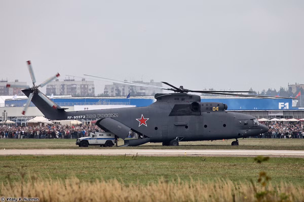 Tổng cộng trong thời gian kể từ khi ra đời tới nay, trực thăng Mi-26 đã sản xuất được 316 chiếc, hoạt động trên nhiều quốc gia và vùng lãnh thổ với cả các nhiệm vụ quân sự và dân sự. Nguồn ảnh: NBM.