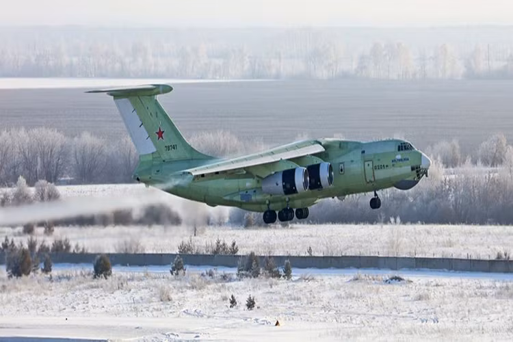 Theo đại diện của Ilyushin, Il-78M-90A đã thực hiện chuyến bay thử nghiệm đầu tiên kéo 35 phút, và nó được trang bị các động cơ phản lực và hệ thống điện tử hàng không tiên tiến nhất của Nga hiện nay. Nguồn ảnh: Ilyushin.