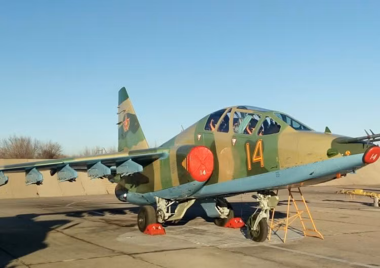 Theo đó vào năm ngoái, Nhà máy sửa chữa máy bay 558 của Belarus đã ký một hợp đồng đại tu 12 chiếc cường kích Su-25 cho Không quân Kazakhstan. Nguồn ảnh: Gozkz.