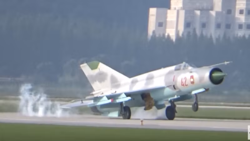 Cái tên cuối cùng trong danh sách này chính là Triều Tiên, khi Bình Nhưỡng vẫn còn hơn 20 chiếc MiG-21 trong biên chiếc và cũng là quốc gia sở hữu MiG-21 nhiều nhất hiện tại. Nguồn ảnh: FA.