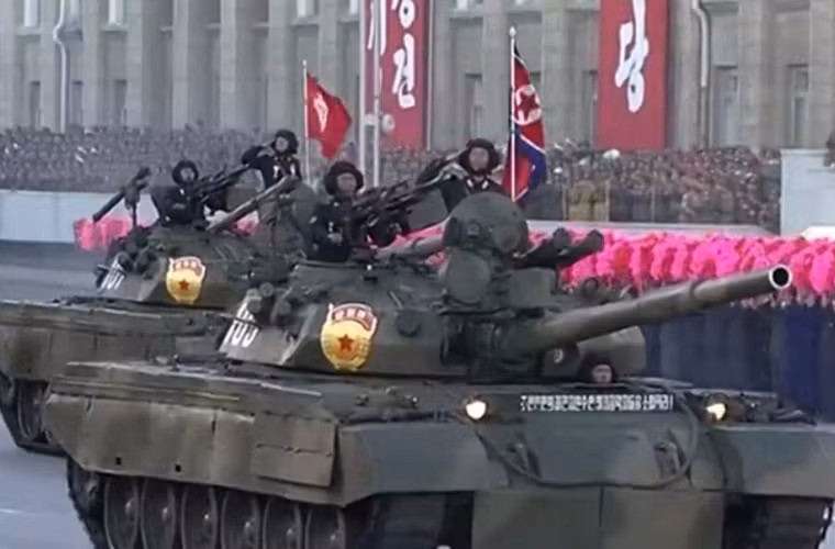 Tăng chủ lực Pokpung-ho do Triều Tiên tự sản xuất trên cơ sở T-72 Liên Xô.