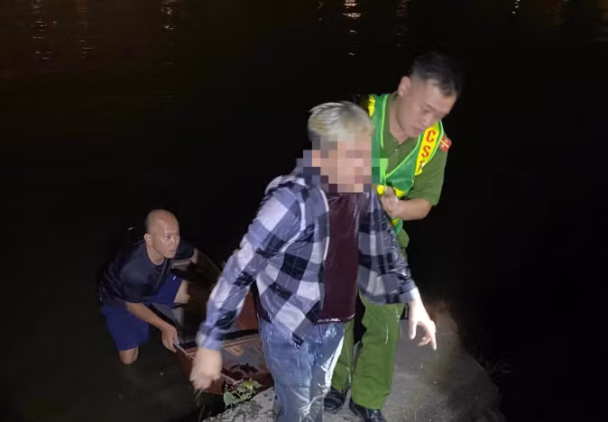Mau thuan gia dinh, nam thanh nien nhay Ho Tay tu tu