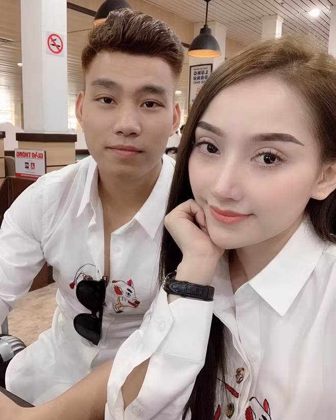 Ban gai Van Thanh dang anh tinh tu fan noi dieu 