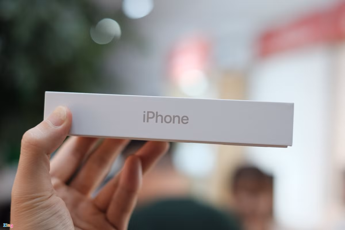 Cửa hàng điện thoại hưởng lợi nhờ Apple bỏ củ sạc iPhone - Hình 4 Cua hang dien thoai huong loi nho Apple bo cu sac iPhone-Hinh-4