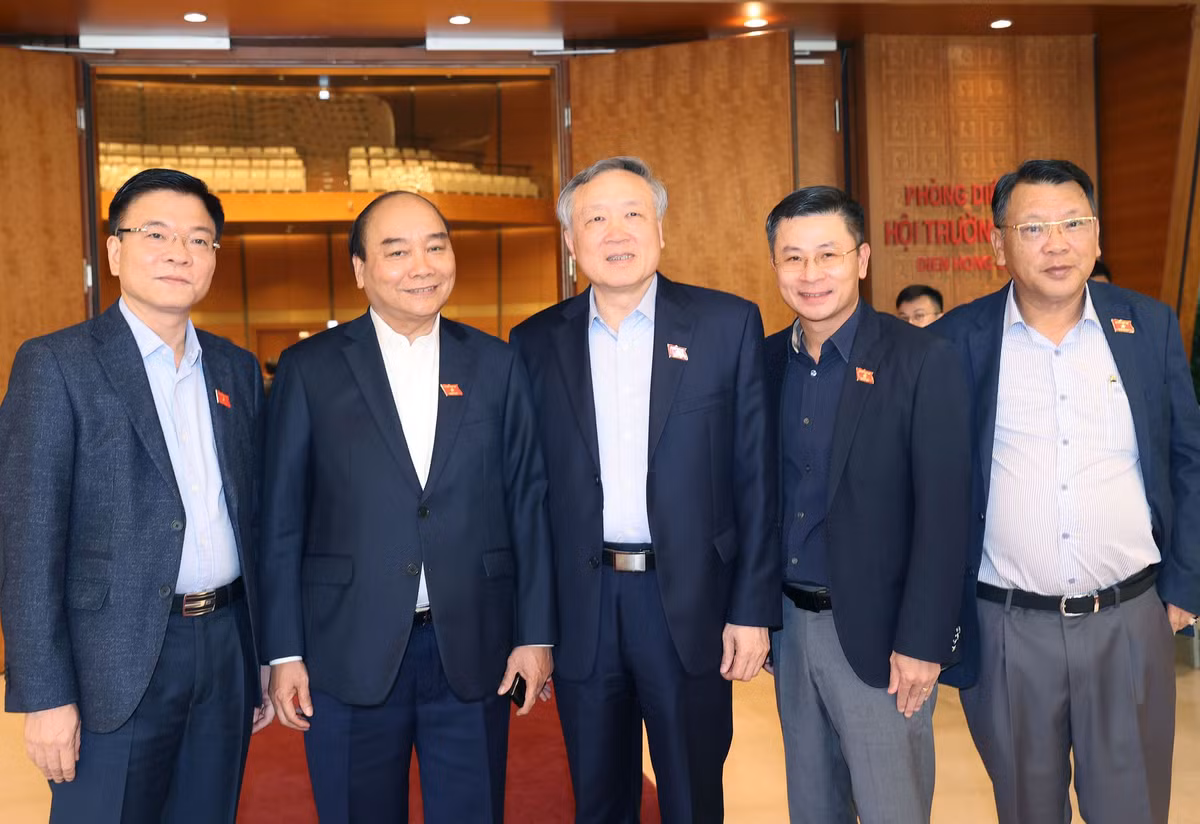 Tại Đại hội Đảng toàn quốc lần thứ X, ông được bầu vào Ban Chấp hành Trung ương Đảng, sau đó làm Phó Chủ nhiệm thường trực Văn phòng Chính phủ, Phó Bí thư Đảng ủy Văn phòng Chính phủ; Ủy viên Ủy ban Kinh tế - Ngân sách Quốc hội khoá XI từ 6/2006 – 8/2007.