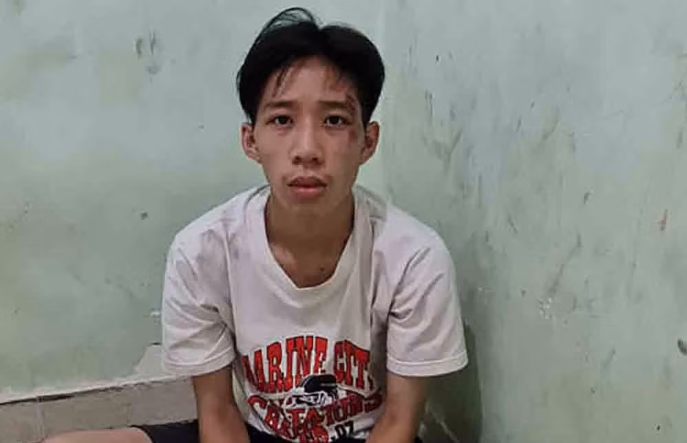 Kich tinh CSGT rut sung truy bat ke khong che con tin tren xe buyt