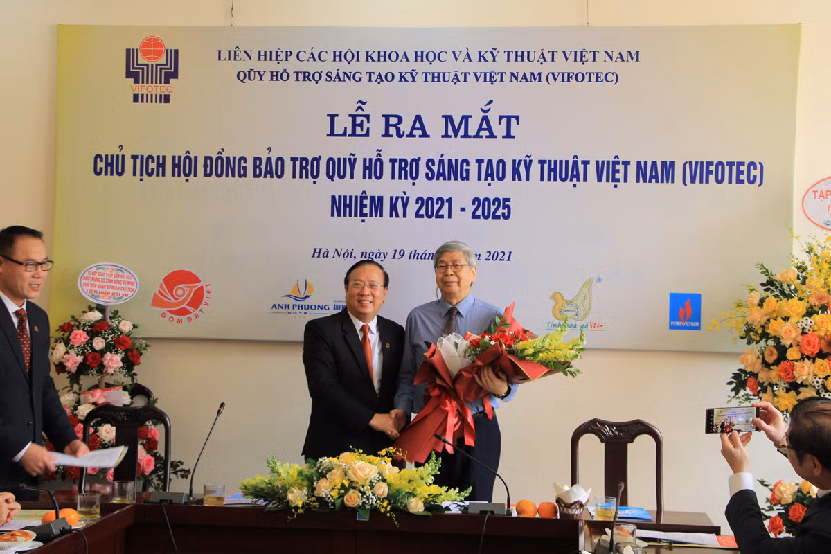 TSKH Phan Xuan Dung lam Chu tich Quy Ho tro sang tao Viet Nam-Hinh-2