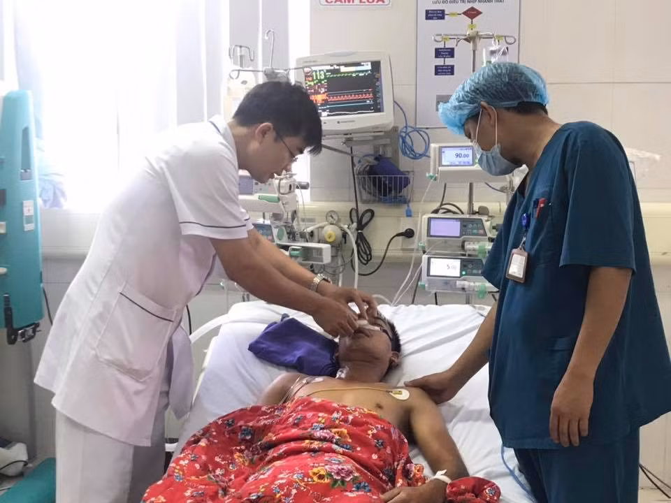 4 gio cang thang cuu nam thanh nien bi dien giat ngung tim, ngung tho