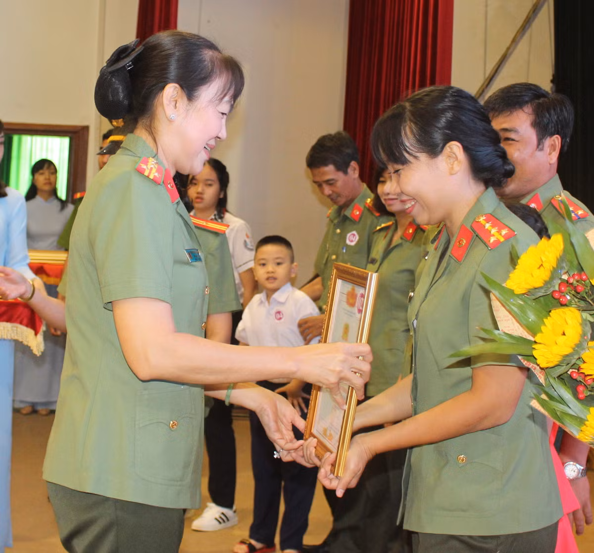 Sau những "lùm xùm" trên, đại tá Trần Thị Ngọc Thuận được cho nghỉ chờ hưu theo nguyện vọng.