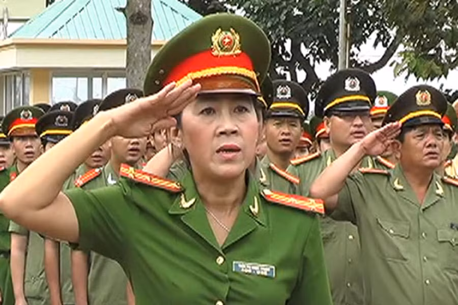 Đúng 4 năm sau, tháng 1/2018, thời điểm bà Thuận làm Phó giám đốc Công an tỉnh Đồng Nai (trực tiếp quản lý Phòng CSGT Công an tỉnh) thì để xảy ra vụ việc trung úy Nguyễn Tấn Phước (cán bộ Phòng CSGT) dùng súng bắn chết người ở nhà trọ trên địa bàn tỉnh Đồng Nai.