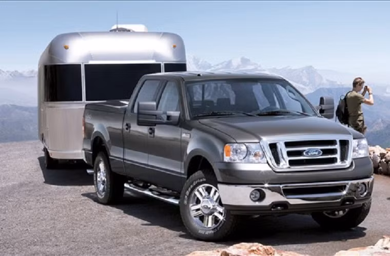 Ford F-150: Dù rằng đây là dòng xe bán chạy nhất tại Hoa Kỳ nhưng những phiên bản từ 2003-2007, bản 2008 và bản từ 2009-2011 nên tránh vì vấn đề về hộp số và những trục trặc của hệ thống điều hòa.