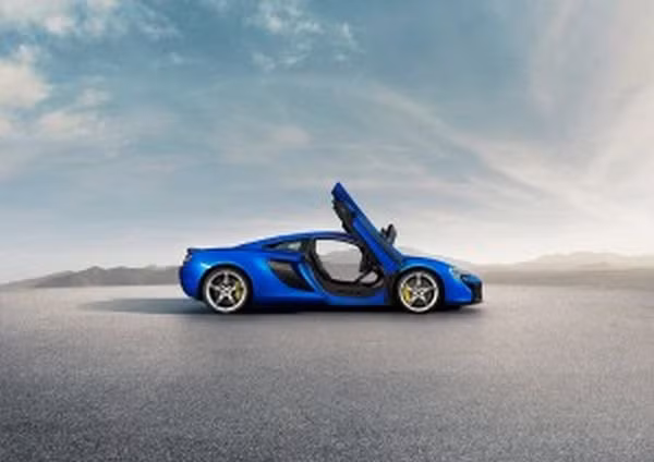 6. Geneva International Motor Show: Người xem có thể chiêm ngưỡng các dòng xe của AMAG Automobil, Amstutz Producte AG, Mercedes Benz, FIAT Group Automobiles. Triển lãm diễn ra từ ngày 5 tới 15.3.2015.