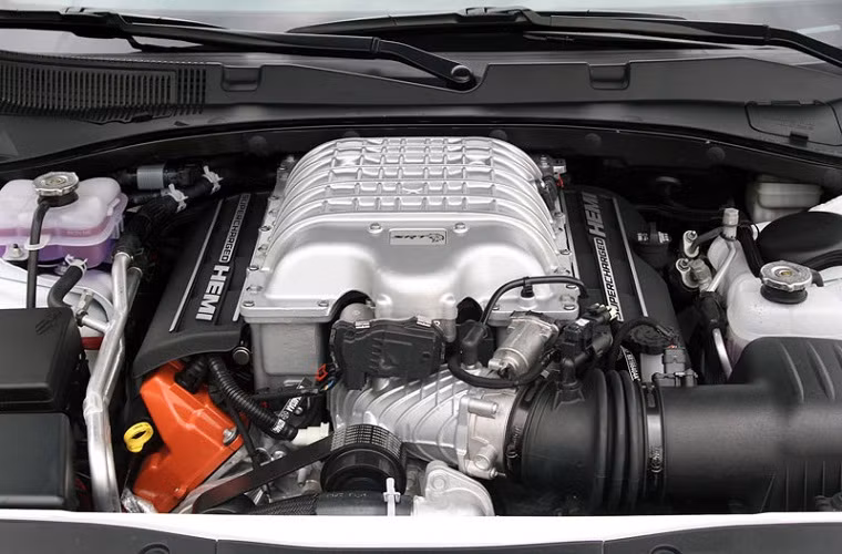 Động cơ V8, siêu nạp, OHV, dung tích 6,2 lít của Dodge Challenger SRT Hellcat