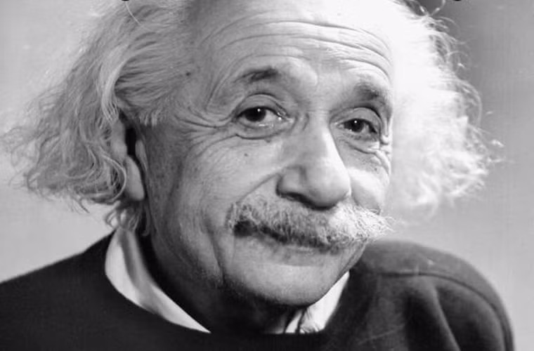 Sau khi nhà vật lý thiên tài Albert Einstein qua đời vào năm 1955, một nhà nghiên cứu bệnh lý học đã tiến hành cuộc khám nghiệm tử thi trái phép, lấy bộ não và đôi mắt của Einstein ra khỏi cơ thể. Sau đó, đôi mắt của Einstein đã được tặng cho bác sĩ Henry Abrams ở thành phố New York. Ảnh: ATI.