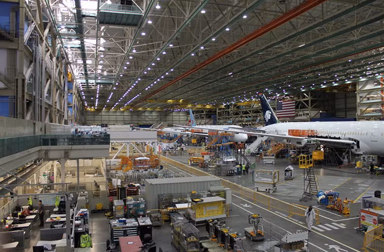 Máy bay Boeing 777 và 787 Dreamliner là dòng máy bay tầm xa, thân rộng đang bán chạy nhất trên thế giới và đang dần thay thế máy bay Boeing 747 Jumbo Do. Ảnh: BI.